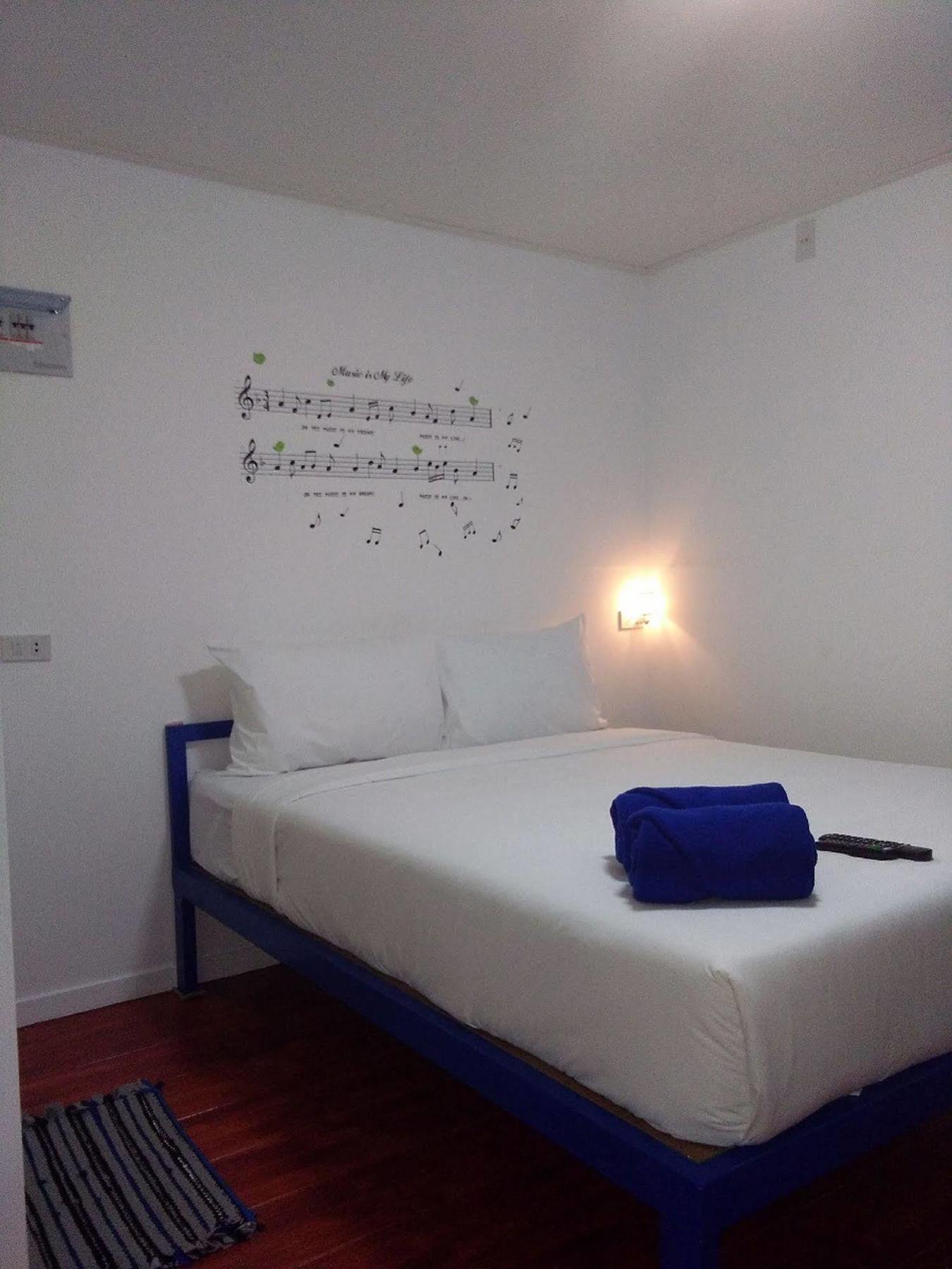 I Talay Beach Bar & Cottage Taling Ngam Exteriör bild